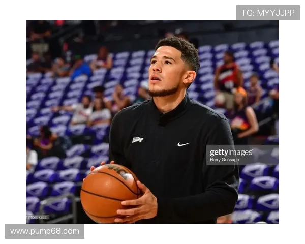 德文·布克引领太阳队崛起成NBA新星，未来可期